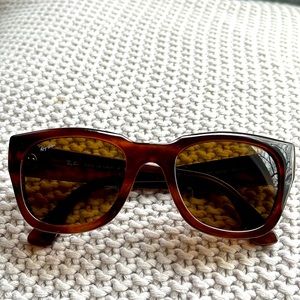 Ray Ban Sunglasses • Brown